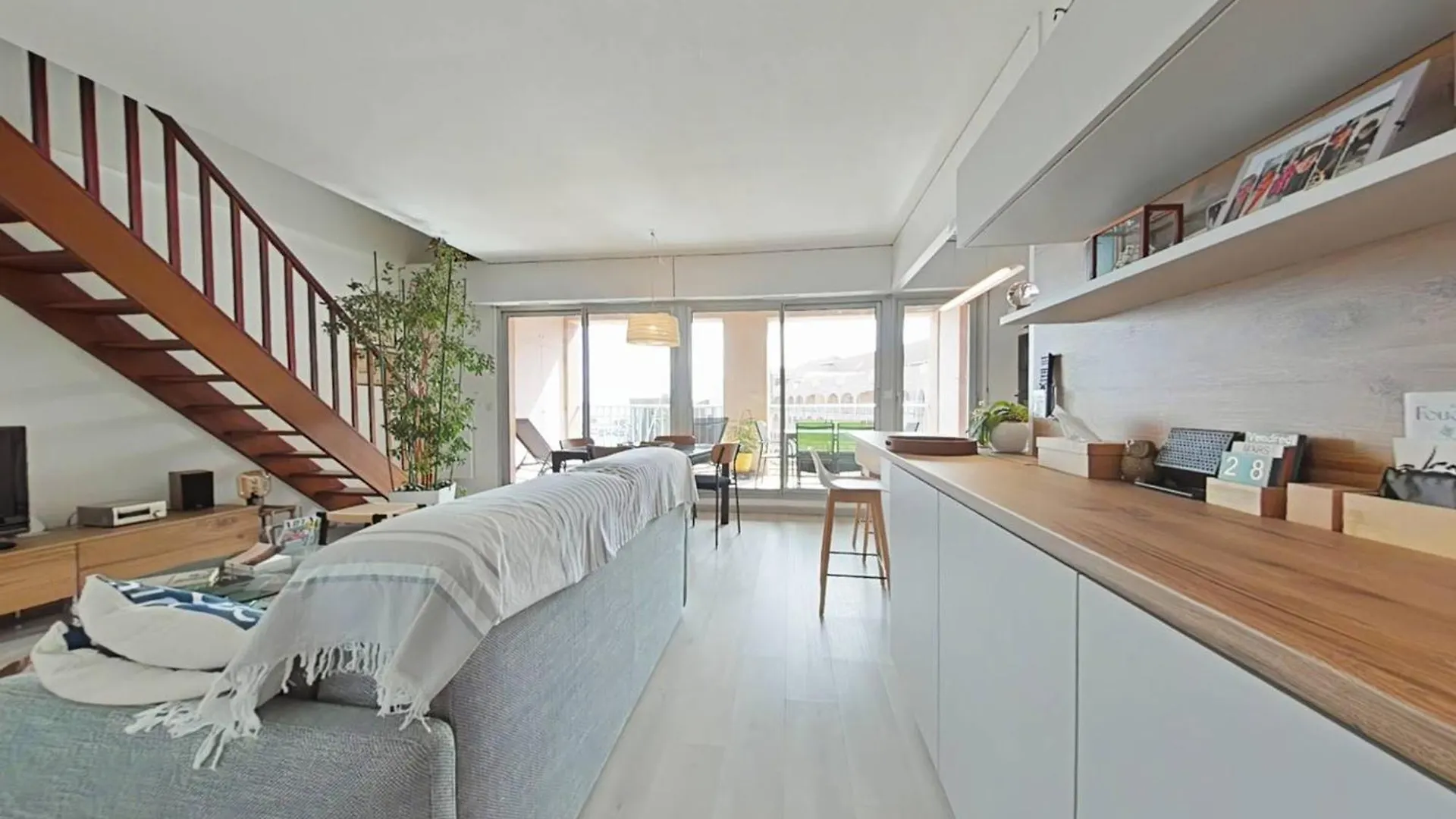 Appartement T3 Avec Vue Port, Dernier Etage A Hyeres - Fr-1-826-8